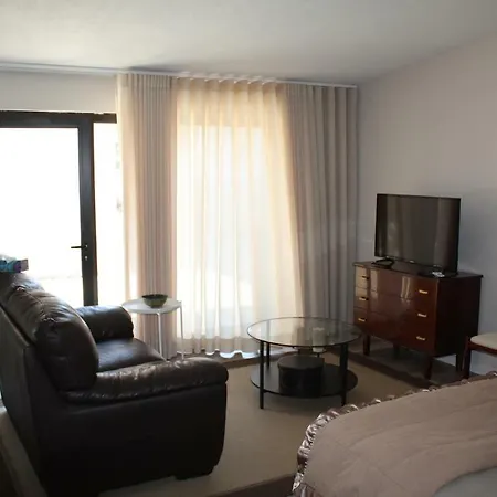 ゲストハウス Areia